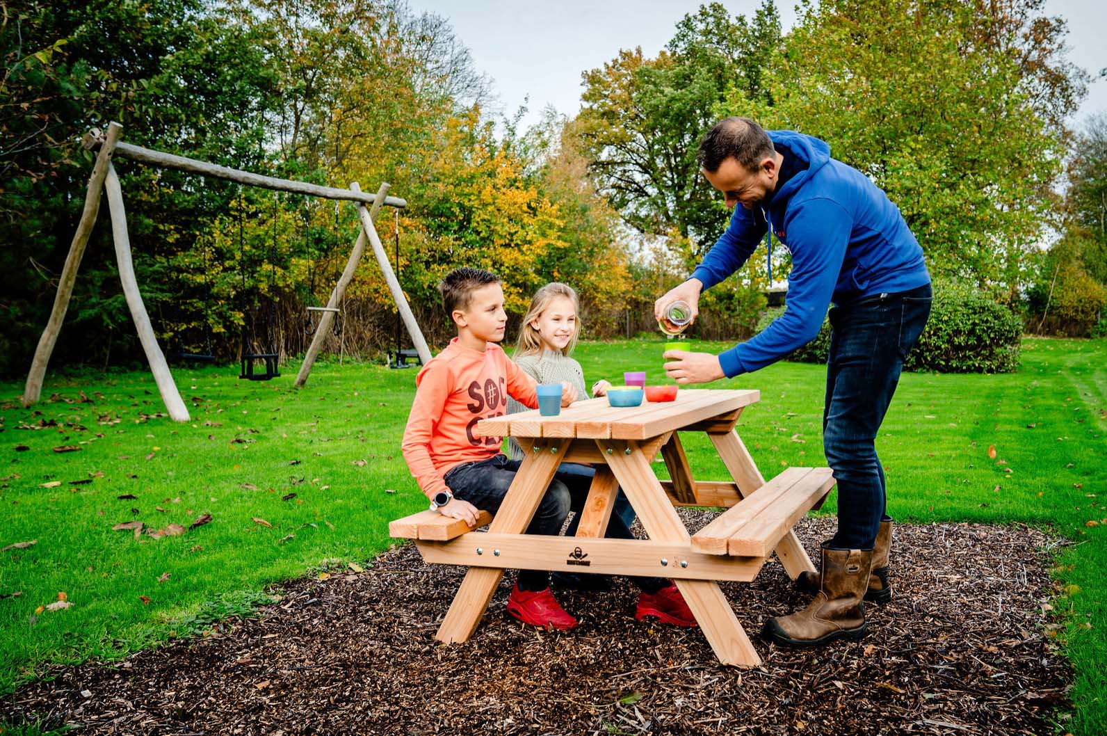 Douglas kinder picknicktafel in tuin