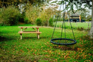 Picknicktafel in boerderij sfeer