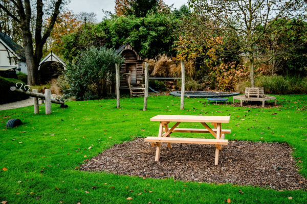 Houtmoat Douglas kindertafel bij de speeltuin